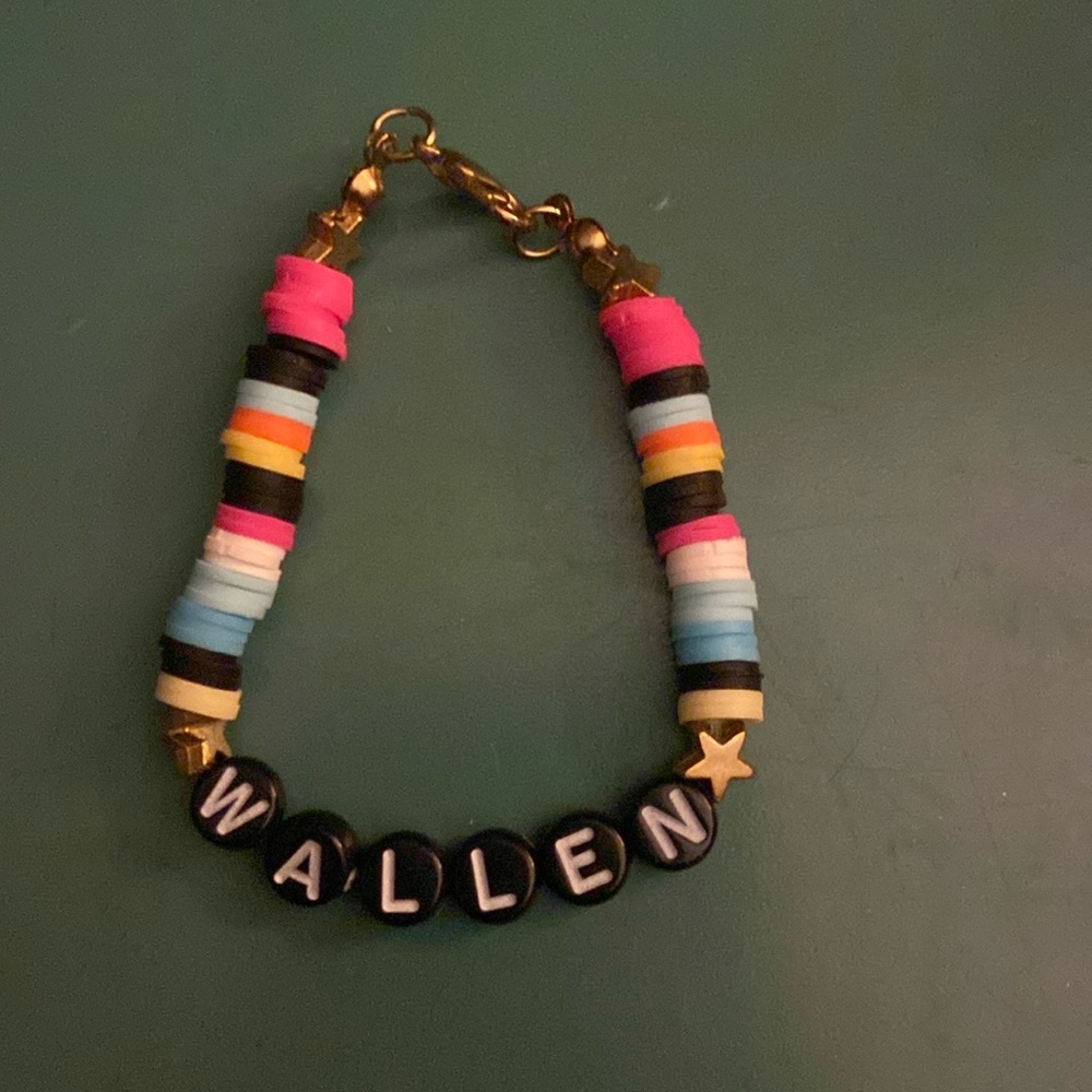 Disc bead bracelet that says wallen. Never worn brand new.